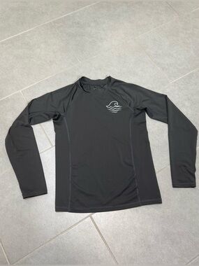 art class Black Long Sleeve Men's Swim Rash Guard with Wave Logo